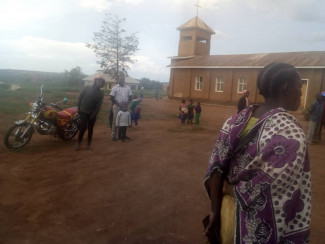Unterwegs zum Gottesdienst in Idunda/Tansania